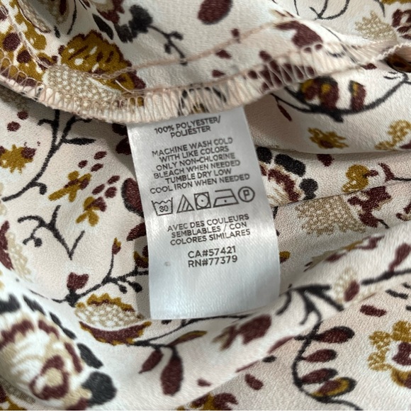 Ann Taylor. Women’s silk like floral blouse - Picture 8 of 9